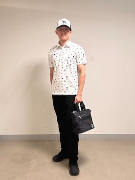 「adabat（アダバット）の【ADABAT NAVY】シャダンモノグラムプリント半袖ポロシャツ（ポロシャツ、ホワイト系）」を使った、西岡琉偉さんの夏コーディネート