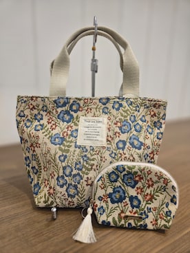 「one'sterrace（ワンズテラス）のフロルシック ティッシュポーチ 25AW（ポーチ、ベージュ系）」を使った、yuri5909さん（レディース）の春コーディネート
