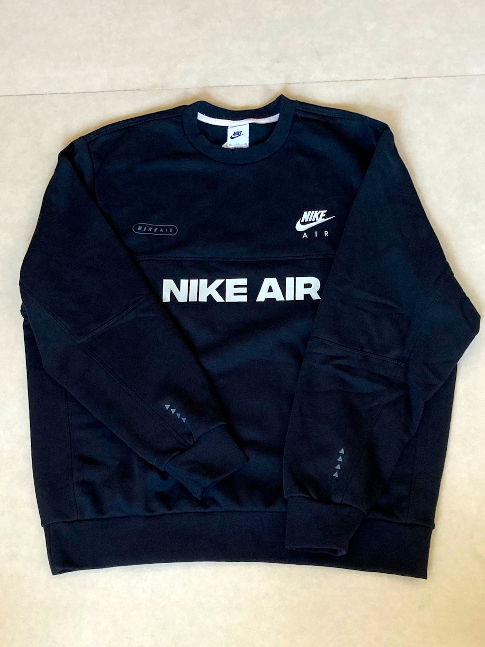 「NIKEのナイキ NIKE ナイキ NSW NIKE AIR BB L/S クルー（スウェット、ブラック系）」を使った、tm1974さん（メンズ・171cm）の春コーディネートの1枚目の写真