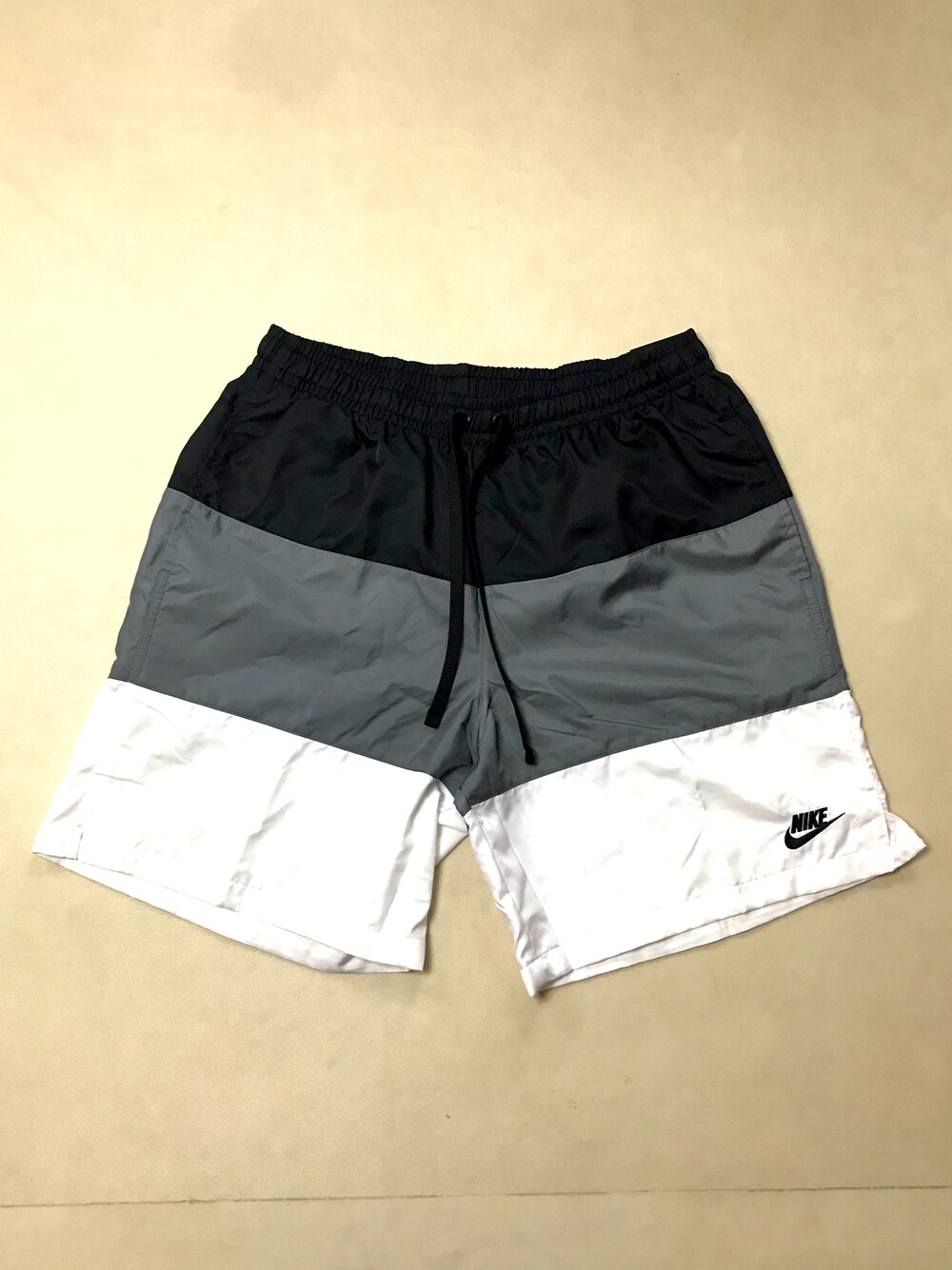 「NIKEのナイキ NIKE CE ウーブン ノベルティー ショート（その他パンツ、ブラック系）」を使った、tm1974さん（メンズ・171cm）の夏コーディネートの1枚目の写真