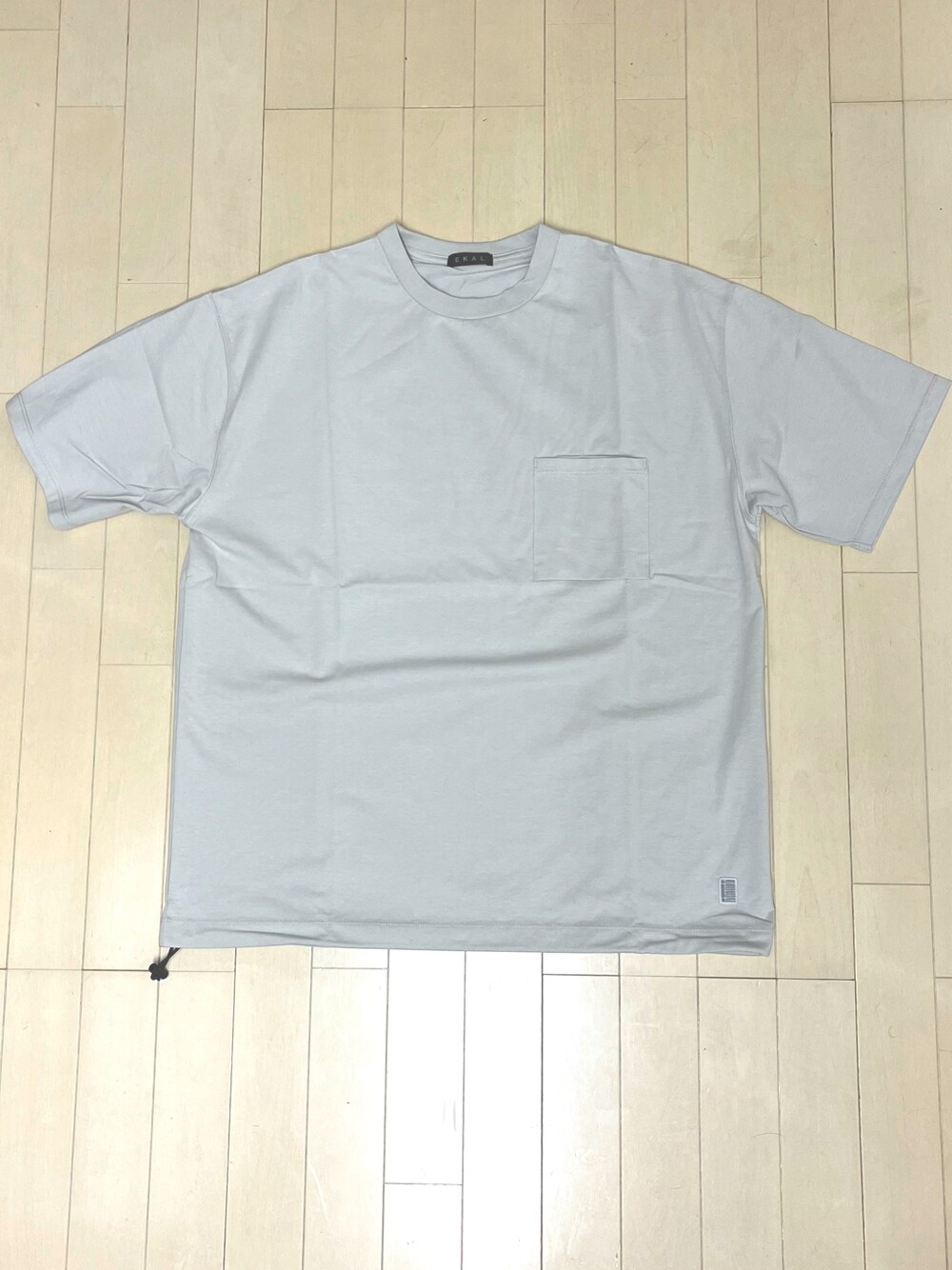 「EKALのエンブロイダリーワッペンショートスリーブTシャツ（Tシャツ/カットソー、グレー系）」を使った、tm1974さん（メンズ・171cm）の秋コーディネートの1枚目の写真