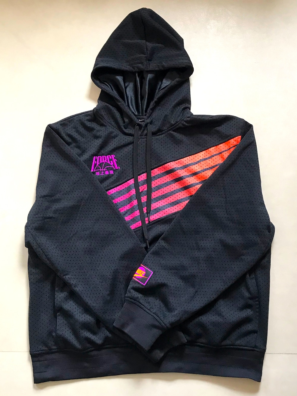 「NIKEのアイテム（パーカー、ブラック系）」を使った、tm1974さん（メンズ・171cm）の夏コーディネートの1枚目の写真