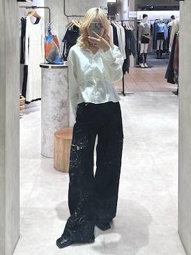 「MURUA（ムルーア）のダメージフラワーワイドデニム（デニムパンツ、ブラック系）」を使った、上竹七咲さん（レディース・152cm）の春コーディネート