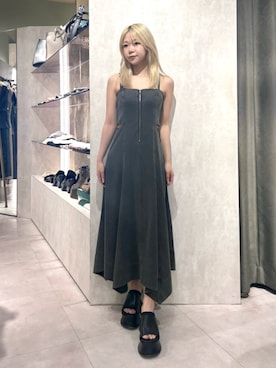 「MURUA（ムルーア）のデニムライクサイドカットワンピース　夏服（ワンピース、ブラック系）」を使った、上竹七咲さん（レディース・152cm）の夏コーディネート