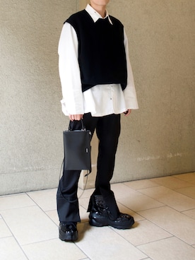 「JW Anderson（ジェイダブリューアンダーソン）のアイテム（スラックス）」を使った、橋本さん（メンズ・174cm）の秋コーディネート