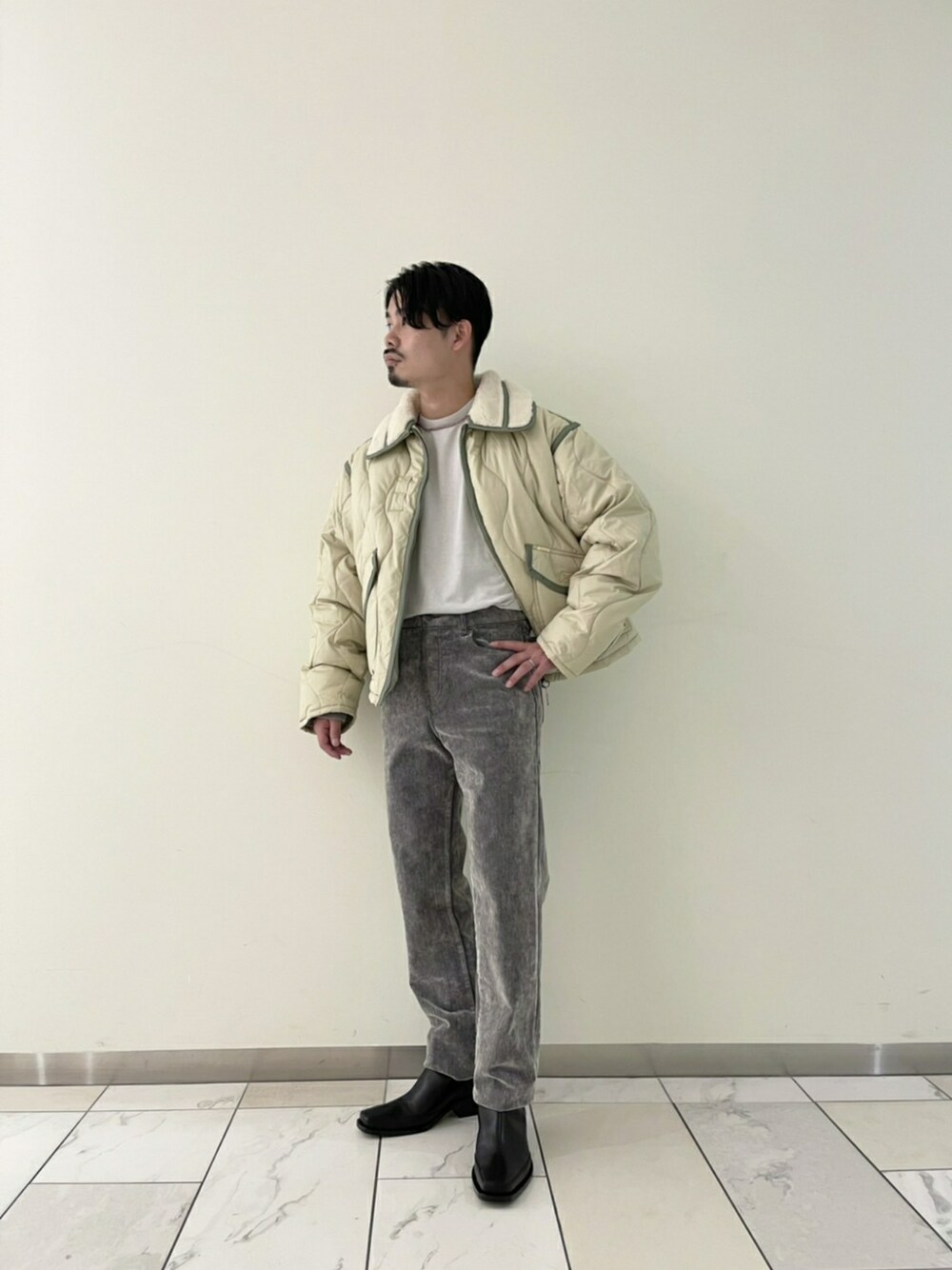 「DIESEL、町田、町田東急ツインズ、ディーゼル」｜「DIESELのDIESEL SS22 メンズ デニム ベルベット グレー（デニムパンツ、グレー系）」を使った、KIMUさん（メンズ・168cm）の秋コーディネートの1枚目の写真