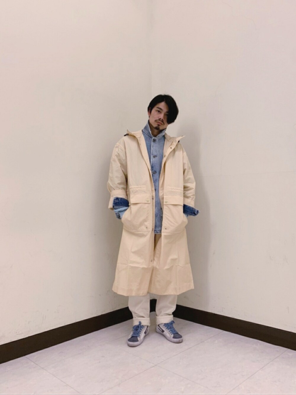 「DIESEL、2月、横浜ジョイナス」｜「DIESELのユニセックス コート ミリタリー（モッズコート、ベージュ系）」を使った、KIMUさん（メンズ・168cm）の冬コーディネートの2枚目の写真