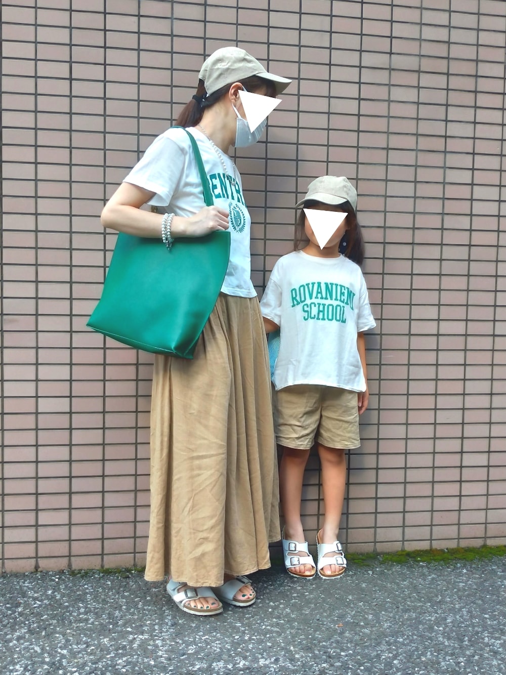 「ロゴT、リネンパンツ、グリーンバッグ、トートバッグ、キャップ、プチプラ、しまむら、アベイル、コンフォートサンダル、親子コーデ、親子でおそろい、親子リンク、おそろいコーデ、リンクコーデ、Tシャツ」｜「しまむらのアイテム（Tシャツ/カットソー、グリーン系）」を使った、yur★takさん（キッズ・110cm）の秋コーディネートの1枚目の写真