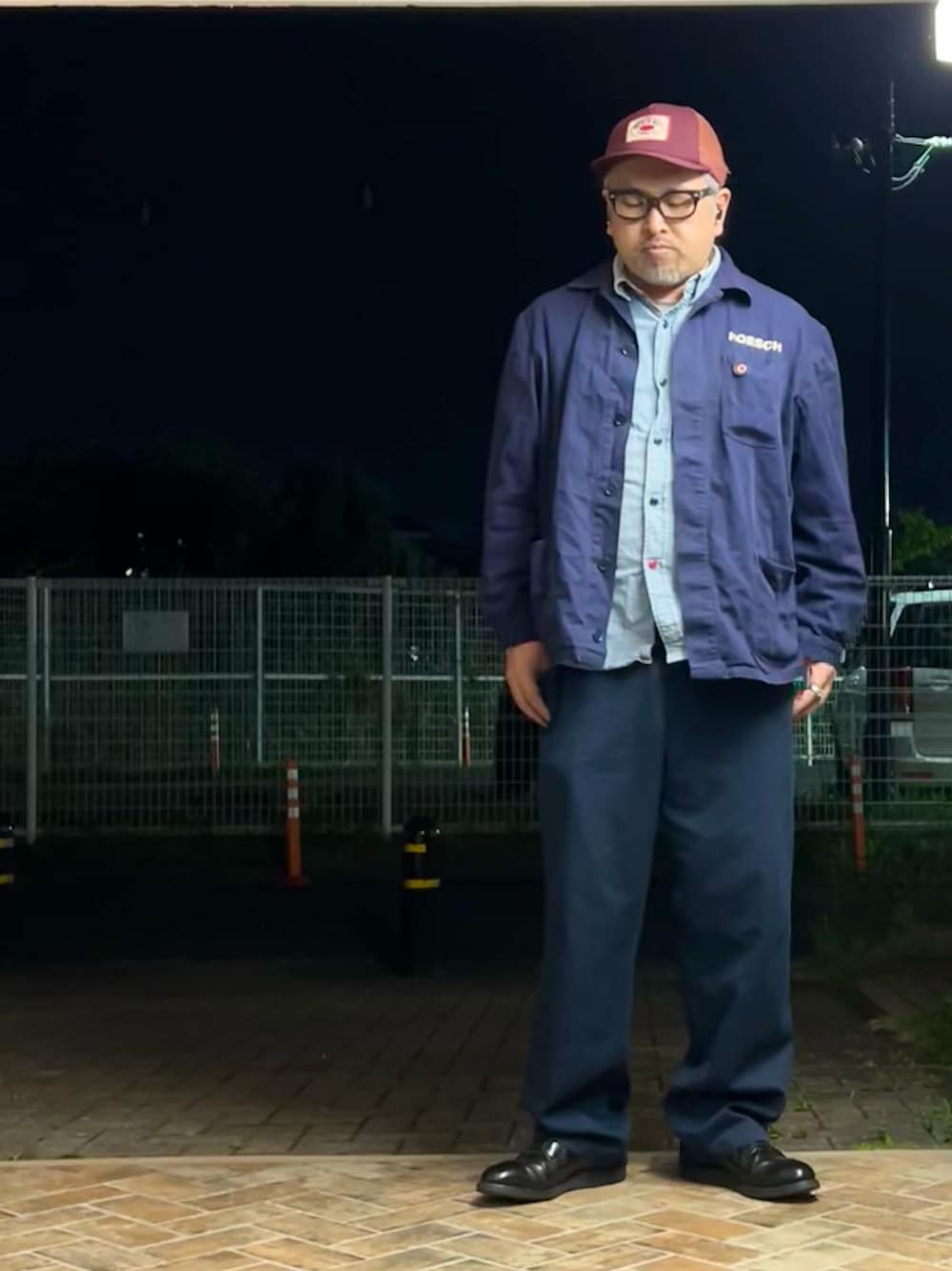 「古着MIX、最近のいい感じコーデ、vintage、ワークジャケット、ワークパンツ、革靴、ポストマンシューズ、シャツスタイル、ブルーコーデ、メッシュキャップ、差し色コーデ、スラックス、アメカジ、アメカジコーデ、40代ファッション」｜「RED KAPの【ヴィンテージ古着】90's RED KAP/レッドキャップ ワークパンツ デッドストック！（チノパンツ、ブルー系）」を使った、gottusoさん（メンズ・179cm）の春コーディネートの1枚目の写真