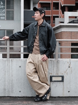 「アイテム（スニーカー）」を使った、ノエル（40代お洒落コーデ）さん（メンズ・177cm）の秋コーディネート