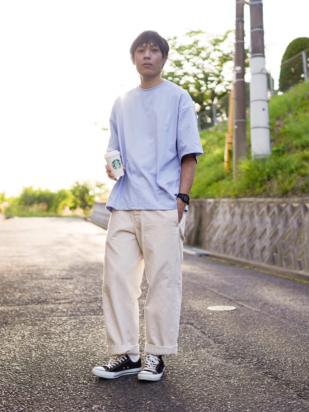 「ごきげんウィーク、CASPER JOHN、MHL.、サックスブルー、休日スタイル、春夏コーデ、シンプル、シンプルコーデ、夏コーデ、お洒落さんとつながりたい、ゆるコーデ」｜「CASPER JOHNの【UPCYCLED TEXTILE】Clean the sea T-shirts/海を綺麗にするTシャツ（Tシャツ/カットソー、ブルー系）」を使った、ノエル（40代お洒落コーデ）さん（メンズ・177cm）の春コーディネートの1枚目の写真