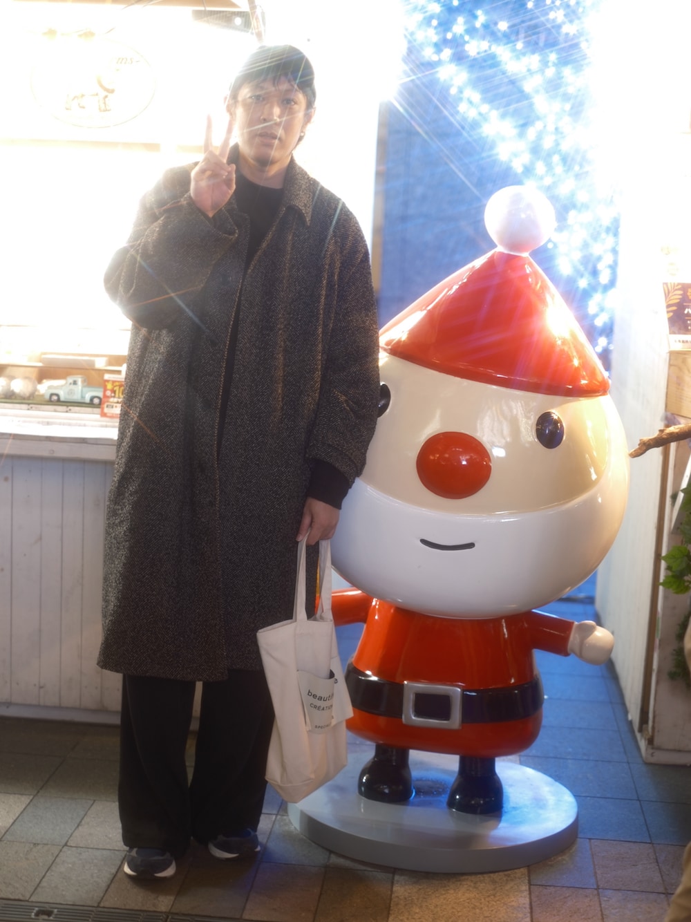 「冬コーデ、クリスマスに着たい服、remer、ステンカラーコート、キャップ」｜「remerのloose wool blend soutien collar coat / ルーズウールブレンドステンカラーコート（ステンカラーコート、ブラウン系）」を使った、ノエル（40代お洒落コーデ）さん（メンズ・177cm）の冬コーディネートの1枚目の写真