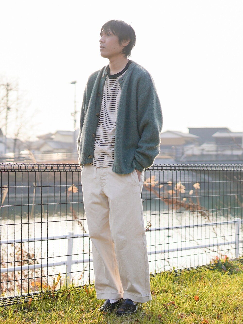 「パステル映える春、春色、春コーデ、ミントグリーン、EMMA  CLOTHES、MHL.、ボーダー、ローファー、Steven Alan」｜「EMMA CLOTHESのモヘアライクWジャガード編みクルーネック ドロップショルダールーズニットカーディガン（カーディガン/ボレロ、グリーン系）」を使った、ノエル（40代お洒落コーデ）さん（メンズ・177cm）の冬コーディネートの1枚目の写真
