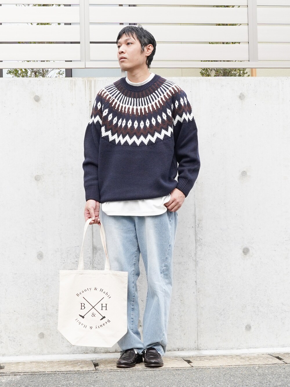 「秋冬コーデ、シンプルスタイル、大人コーデ、GU、ノルディック柄、remer、レイヤードスタイル、レイヤード、ローファー、Steven Alan、デニム、デニムパンツ、きれいめカジュアル、大人カジュアル、ファッション好きと繋がりたい」｜「GUのアイテム（ニット/セーター、ブルー系）」を使った、ノエル（40代お洒落コーデ）さん（メンズ・177cm）の秋コーディネートの1枚目の写真