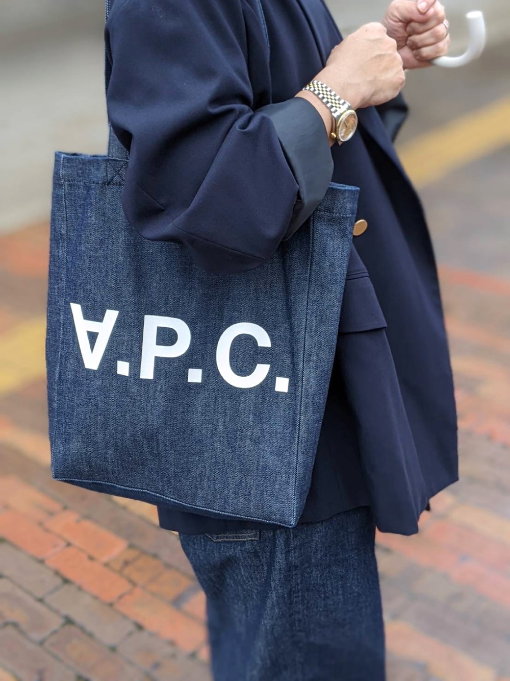 APCデニムバック※古着コーデにお奨め 99's りく&せーか｜A.P.C.のトートバッグを使ったコーディネート