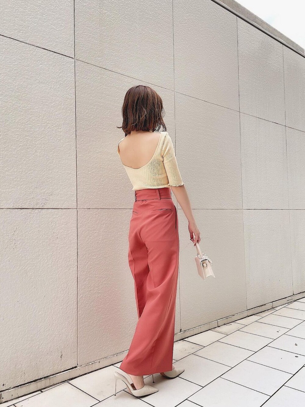 「夏の和物語、夏コーデ、オトナカジュアル、パンツコーデ、カラーパンツ、ootd、summer、大人女子、今日のコーデ、カラーコーデ、eimy istoire、テラコッタ、休日スタイル、休日コーデ、ワンマイルウェア」｜「eimy istoireのオープンバックランダムリブニット（ニット/セーター、イエロー系）」を使った、eimyistoireさん（レディース・156cm）の夏コーディネートの1枚目の写真