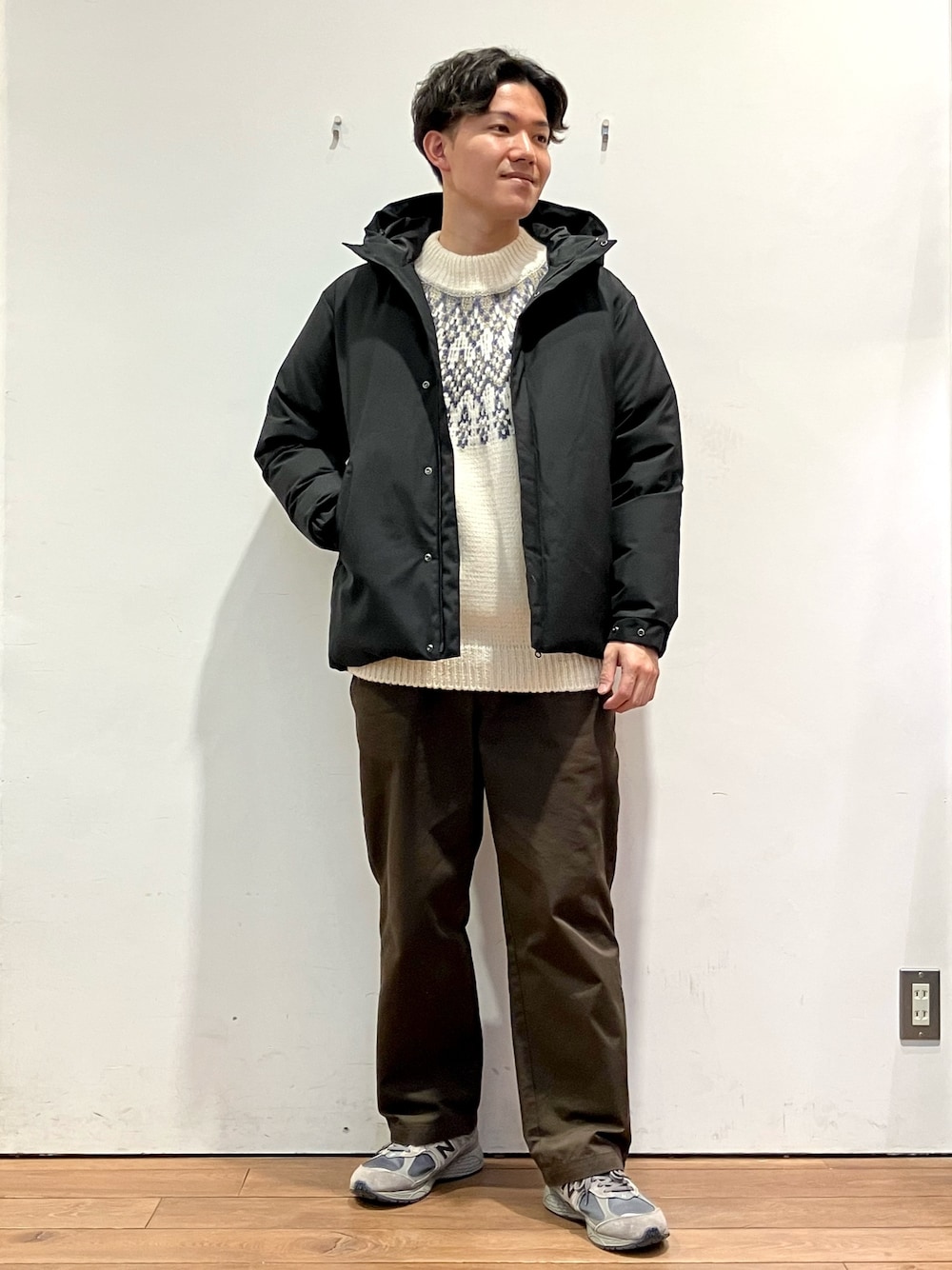 「ファッションを楽しもう、スニーカー、きれいめカジュアル、冬コーデ、ニット、冬アウター、ダウンジャケット、秋冬コーデ、柄ニット、モックネック、URBAN RESEARCH DOORS、New Balance、2002R、ジムフレックス、いいね、save、フォローお願いします🤑」｜「URBAN RESEARCH DOORSの『XLサイズ/WEB限定』『撥水』ウールブレンドラミネートダウンパーカー（ダウンジャケット/コート、ブラック系）」を使った、ゆーとさん（メンズ・177cm）の秋コーディネートの1枚目の写真