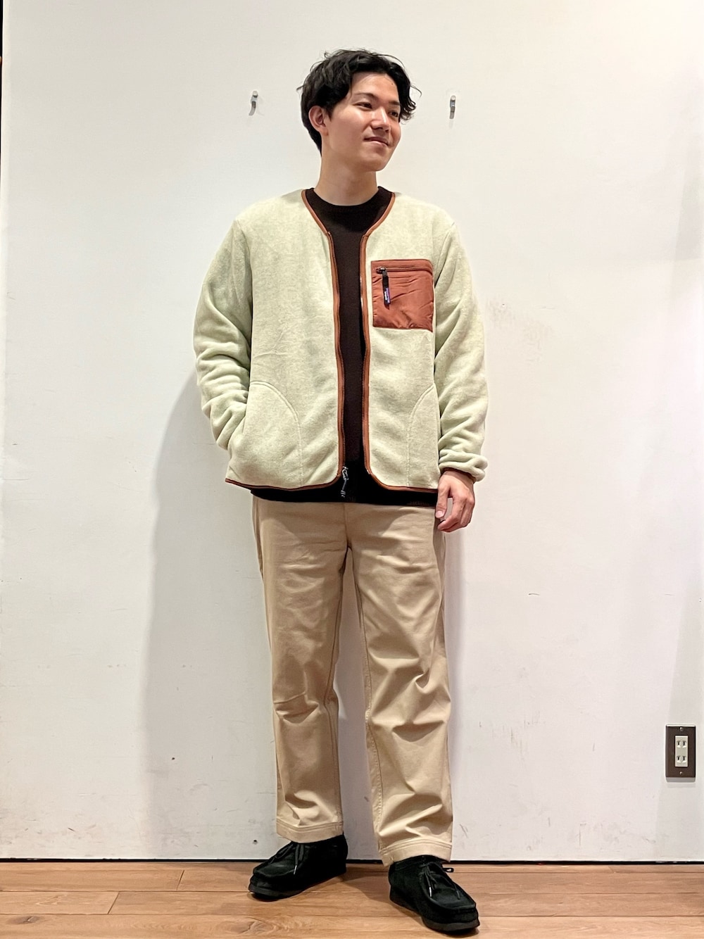 「ファッションを楽しもう、ビッグシルエット、お出かけコーデ、ブラウン、クラークス、ワラビー、patagonia、URBAN RESEARCH DOORS、FORK&SPOON、きれいめカジュアル、秋コーデ、ニット、淡色コーデ、いいね、save、フォローお願いします🤑、おしゃれさんと繋がりたい」｜「patagoniaのアイテム（ジャケット/アウター、ベージュ系）」を使った、ゆーとさん（メンズ・177cm）の秋コーディネートの1枚目の写真