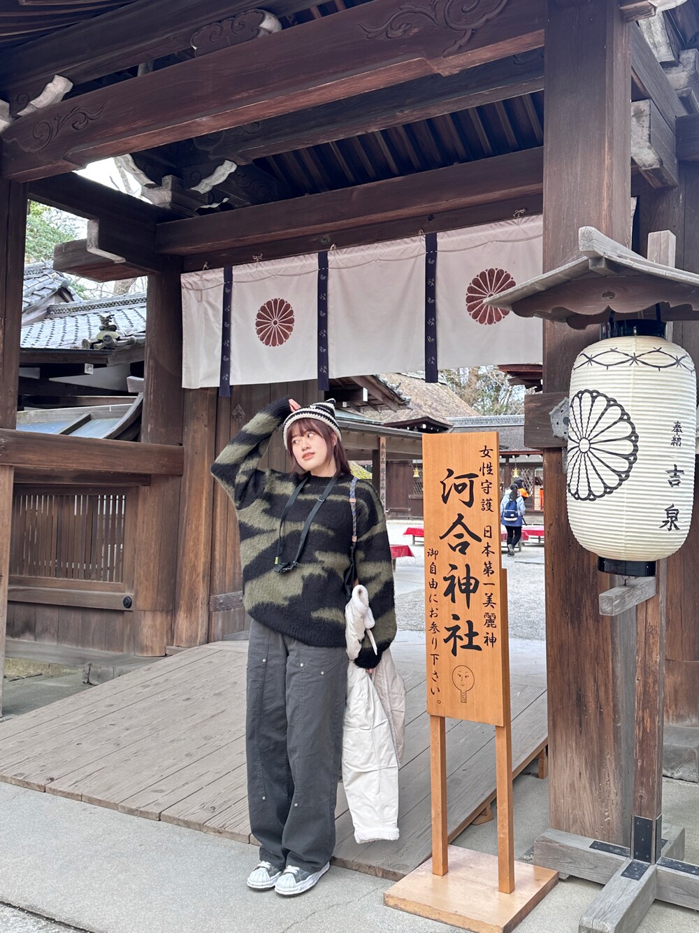「お出かけコーデ、シンプル、スニーカー、高身長女子、秋冬コーデ、MIHARAYASUHIRO、ねこみみニット帽」｜「VAZARのアイテム（ニットキャップ/ビーニー、ブラック系）」を使った、TUANさん（レディース・170cm）の冬コーディネートの1枚目の写真