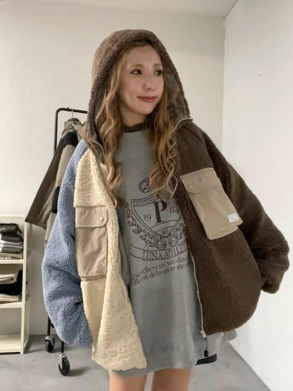 その他のブルゾンを着用したレディースの冬コーディネートの1枚目の写真