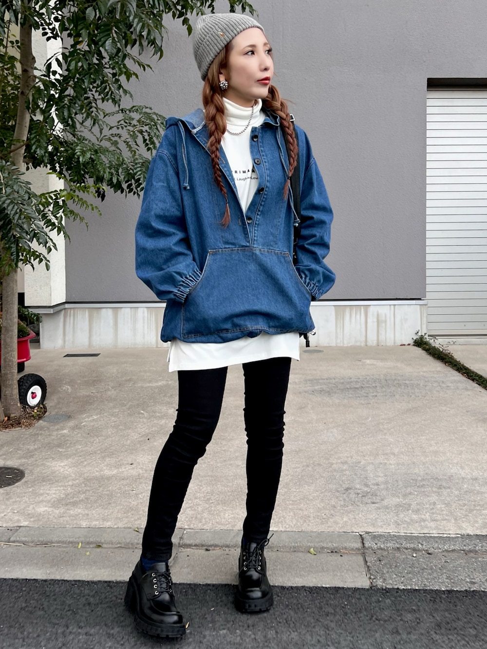 「私の推しブランド、休日スタイル、デニムジャケット、厚底シューズ、Polo Ralph Lauren、カジュアル、ユニセックス、三つ編み、スキニーデニム、黒スキニー、パーカーコーデ、ハーフジップ、オトナカジュアル、低身長コーデ、タートルネック」｜「primarasのアイテム（デニムパンツ、ブラック系）」を使った、Rie_eさん（レディース・154cm）の冬コーディネートの1枚目の写真