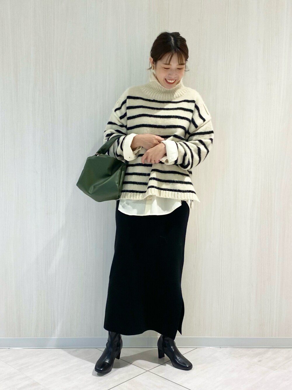 「LAKOLEのアイテム（ニット/セーター、その他）」を使った、まつぴさん（レディース・164cm）の秋コーディネートの1枚目の写真
