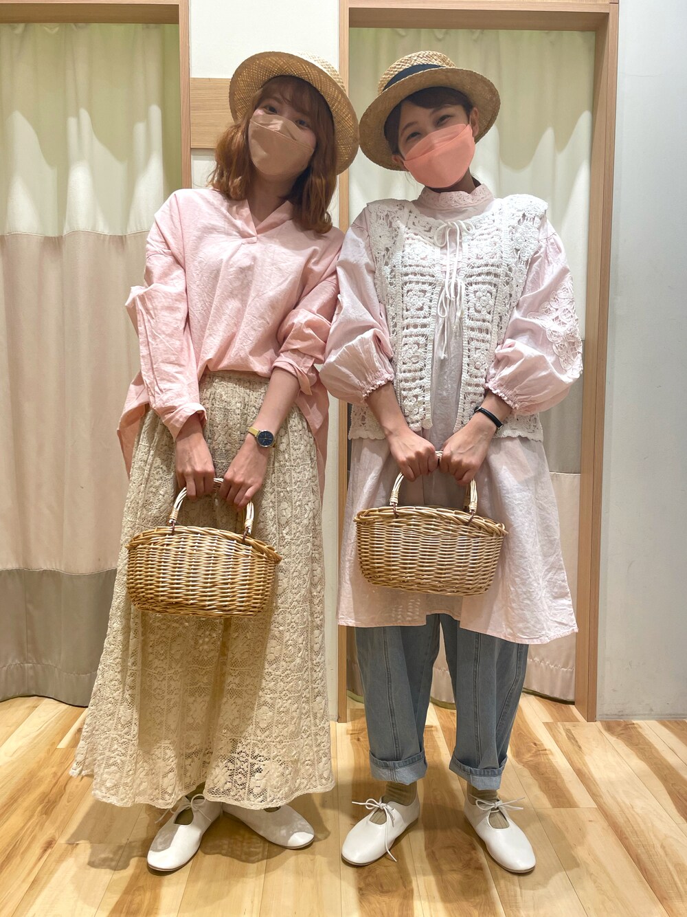 「春コーデ、春、パステル映える春、デニムパンツ、サマンサ モスモス(Samansa Mos2)、サマンサモスモス、ピンク、スキッパーシャツ、レース」｜「Samansa Mos2のアイテム（帽子、ホワイト系）」を使った、m.さん（レディース・163cm）の春コーディネートの1枚目の写真