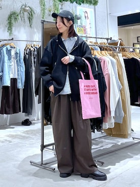 「LEPSIM（レプシィム）のイージーコクーンワイドパンツ　499926（その他パンツ）」を使った、たかね。さん（レディース・170cm）の秋コーディネート