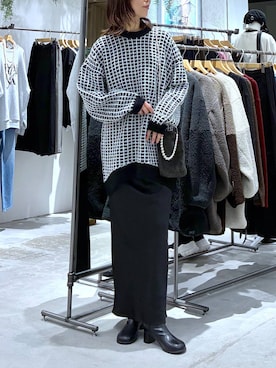 「LEPSIM（レプシィム）のストレッチサテンスカート　497324（スカート）」を使った、たかね。さん（レディース・170cm）の秋コーディネート