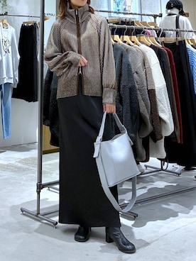 「LEPSIM（レプシィム）のストレッチサテンスカート　497324（スカート）」を使った、たかね。さん（レディース・170cm）の秋コーディネート