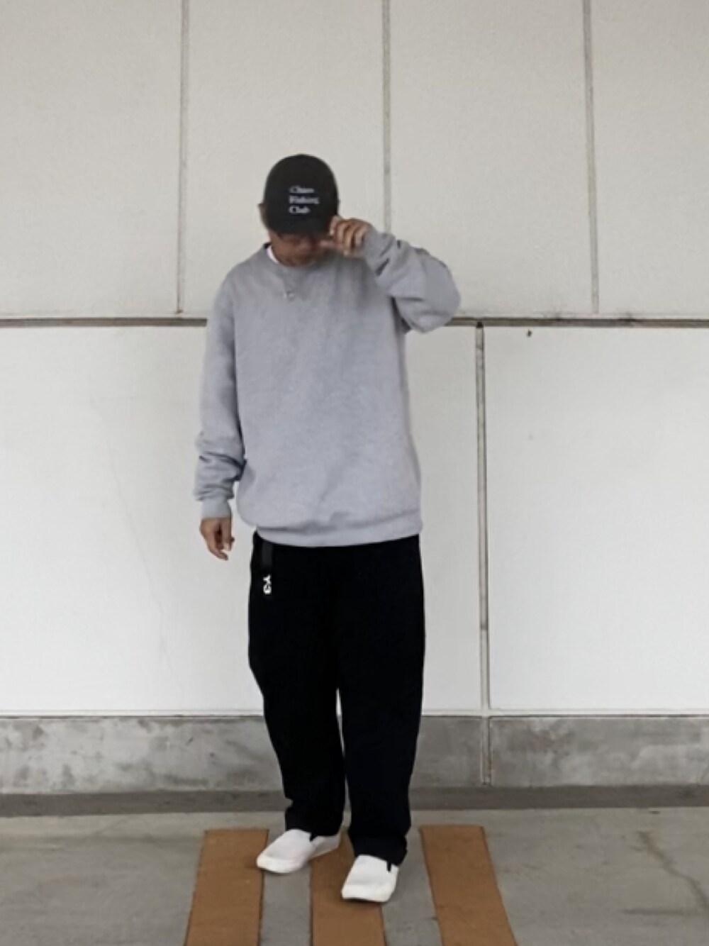 「クリスマスに着たい服、ボアキャップ、もこもこ、クルーネック、スウェット、チノパン、スリッポン、chaosfishingclub、clumsy.pictures、Y-3」｜「chaos fishing clubのアイテム（キャップ、グレー系）」を使った、＝＝トム＝＝さん（メンズ・174cm）の冬コーディネートの1枚目の写真