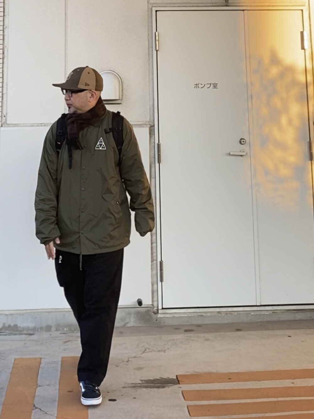 「私の推しブランド、HUF、blackeyepatch、FENDI、AlexanderLeeChang、ストリート、スケータースタイル、コーチジャケット、マフラー」｜「BlackEyePatchのアイテム（キャップ、ブラウン系）」を使った、＝＝トム＝＝さん（メンズ・174cm）の冬コーディネートの1枚目の写真