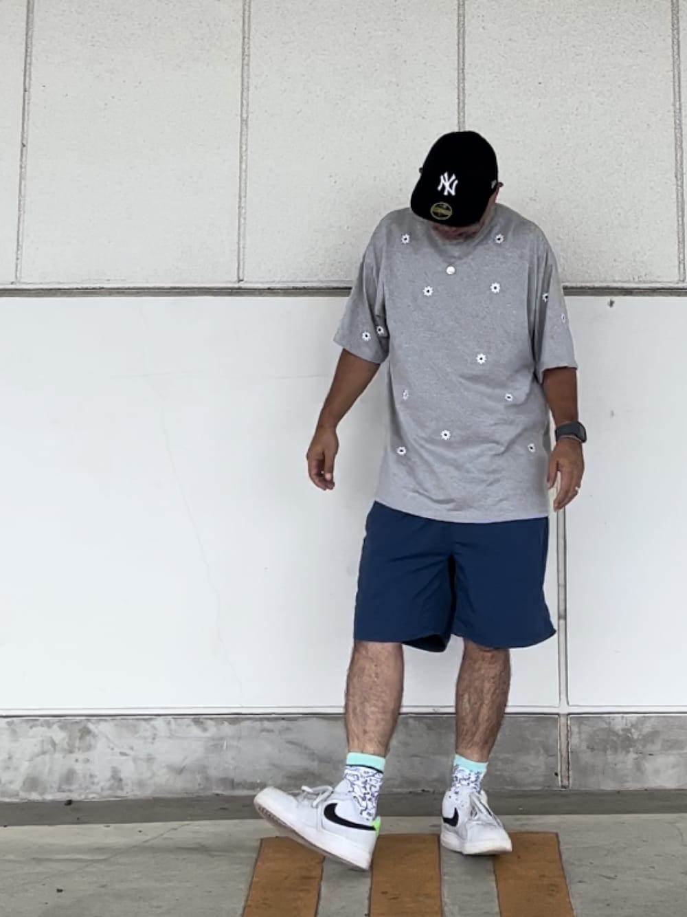 「キャツプ、休日スタイル、短パン、スイムパンツ、Tシャツ、NICK GEAR、UNIQLO、stance socks、Mark Gonzales、AIR FORCE 1」｜「NEW ERAのニューエラ LP5950 MLB（キャップ、ブルー系）」を使った、＝＝トム＝＝さん（メンズ・174cm）の夏コーディネートの1枚目の写真