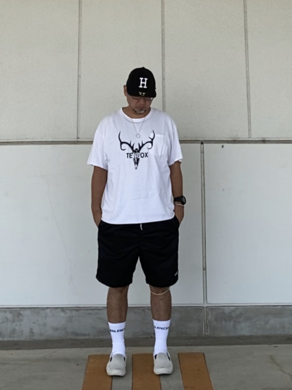 「シンプル、キャップ、モノトーン、Maison Margiela、BALENCIAGA、10匣」｜「HUFのアイテム（キャップ、ブラック系）」を使った、＝＝トム＝＝さん（メンズ・174cm）の秋コーディネートの1枚目の写真