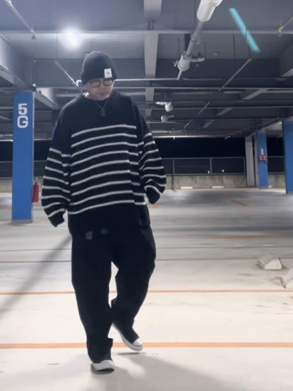 「ニット帽、ニット、ボーダーニット、ボーダー、オールスター」｜「Y-3の【Y-3 / ワイスリー】BEANIE（ニットキャップ/ビーニー、ブラック系）」を使った、＝＝トム＝＝さん（メンズ・174cm）の冬コーディネートの1枚目の写真