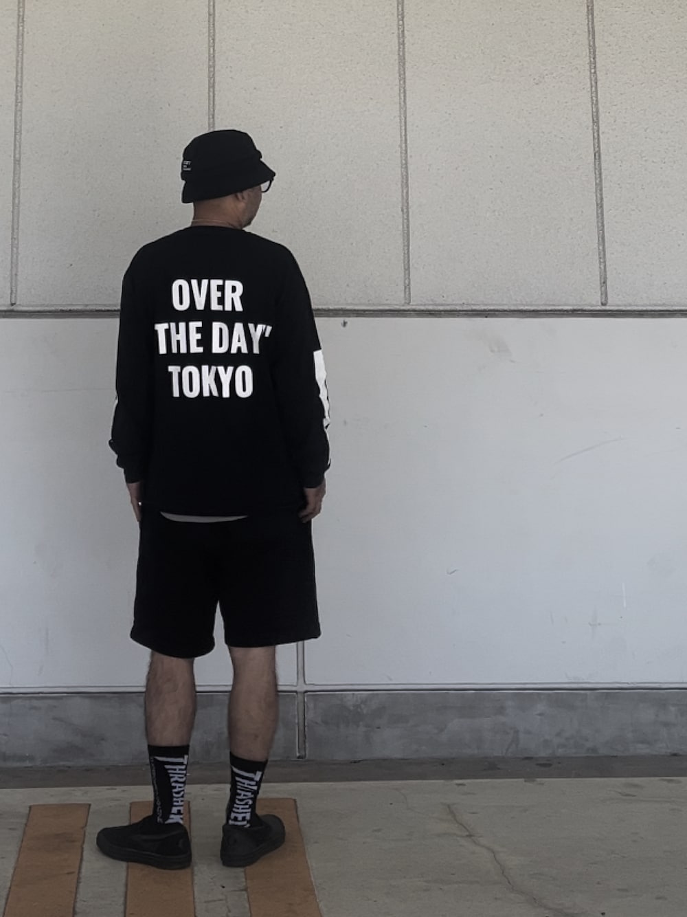 「秋服まるっと大公開、バケットハット、秋服コーデ、ロンT、短パン、ストリート、スケータースタイル」｜「WTAPSのアイテム（ハット、ブラック系）」を使った、＝＝トム＝＝さん（メンズ・174cm）の秋コーディネートの1枚目の写真