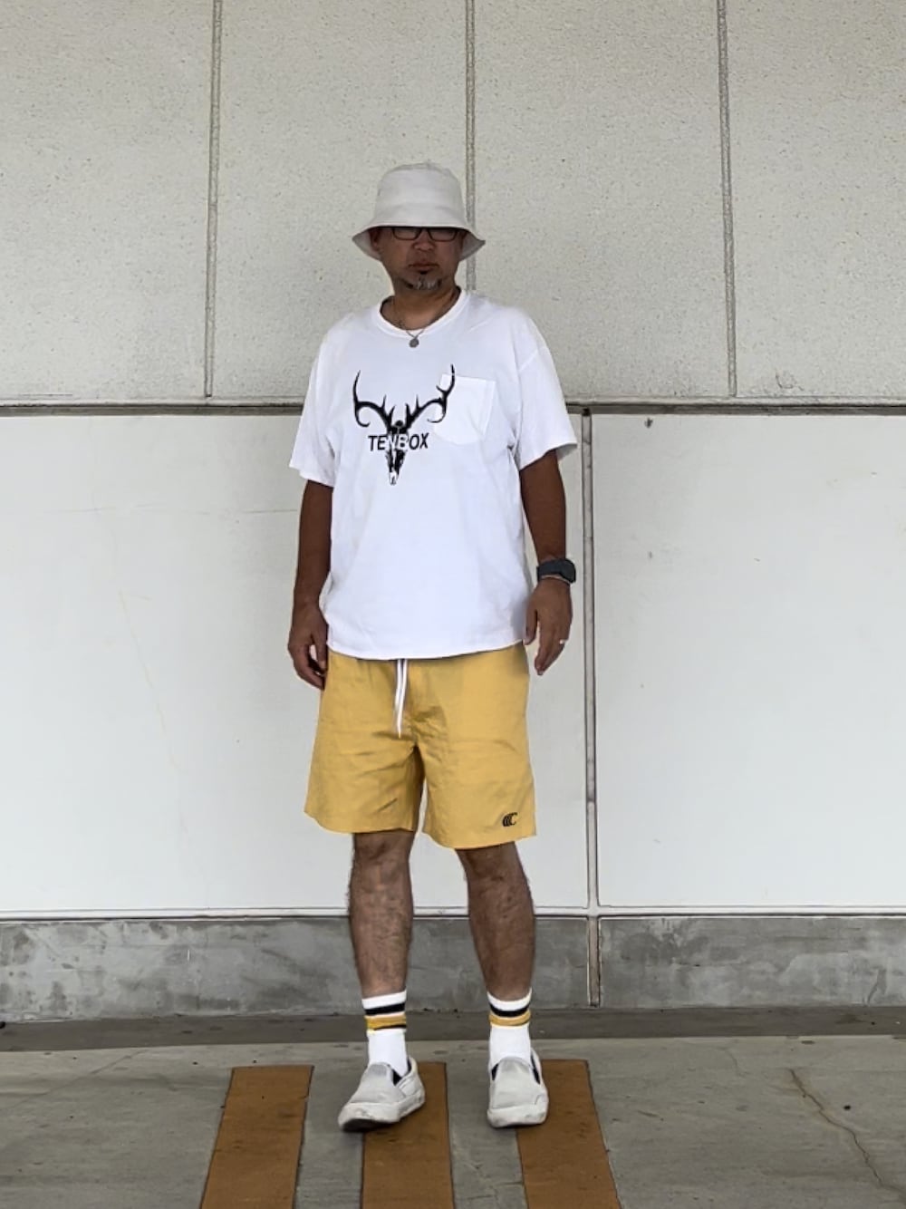 「休日スタイル、夏、バケットハット、短パン、ストリート、スケータースタイル、Y-3、TENBOX、10匣、clumsy.pictures」｜「Y-3のアイテム（ハット、ホワイト系）」を使った、＝＝トム＝＝さん（メンズ・174cm）の夏コーディネートの1枚目の写真