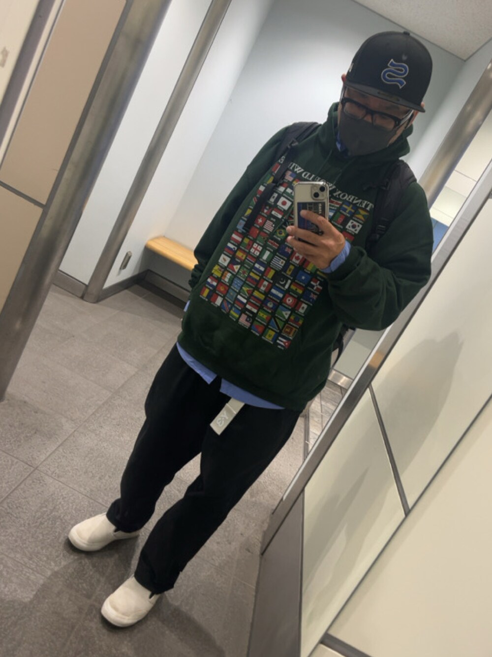 「春服みてみて、キャップ、パーカー、シャツスタイル、stussy、10匣、TENBOX、Y-3」｜「STUSSYのEmblem New Era Cap（キャップ、ブラック系）」を使った、＝＝トム＝＝さん（メンズ・174cm）の春コーディネートの1枚目の写真