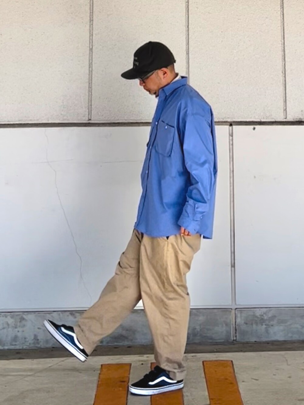 「キャップ、フリースキャップ、タートルネック、シャツスタイル、チノパン、chaosfishingclub、niko and ...、clumsy.pictures、AlexanderLeeChang、VANS」｜「chaos fishing clubのアイテム（キャップ、グレー系）」を使った、＝＝トム＝＝さん（メンズ・174cm）の冬コーディネートの1枚目の写真
