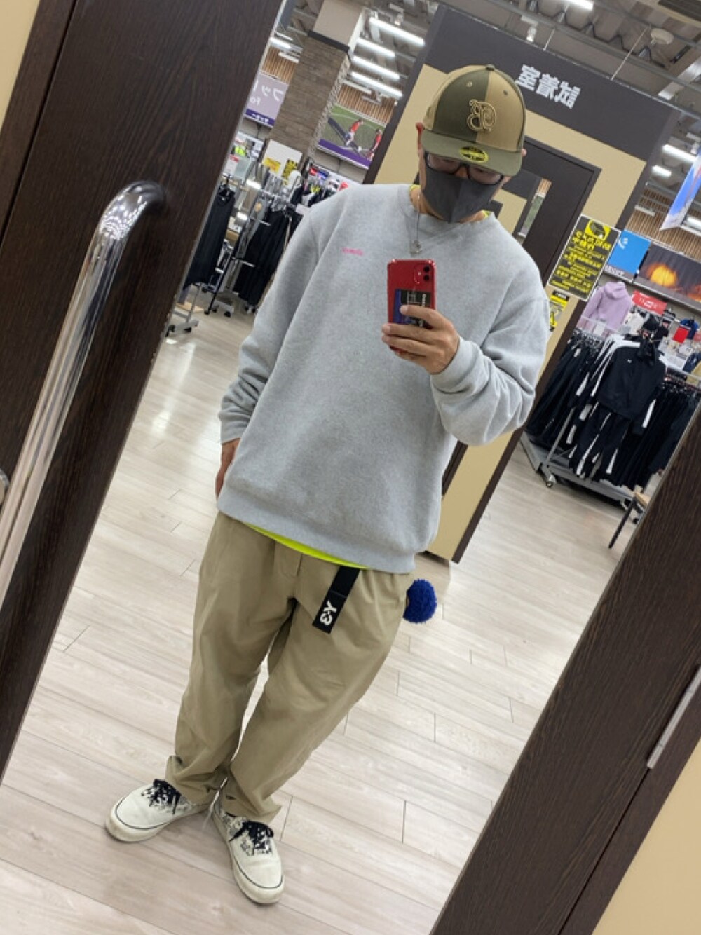 「キャップ、スウェット、クルーネック、チノパン、blackeyepatch、clumsy.pictures、VANS、Y-3、ストリート、スケータースタイル」｜「BlackEyePatchのアイテム（キャップ、ブラウン系）」を使った、＝＝トム＝＝さん（メンズ・174cm）の秋コーディネートの1枚目の写真