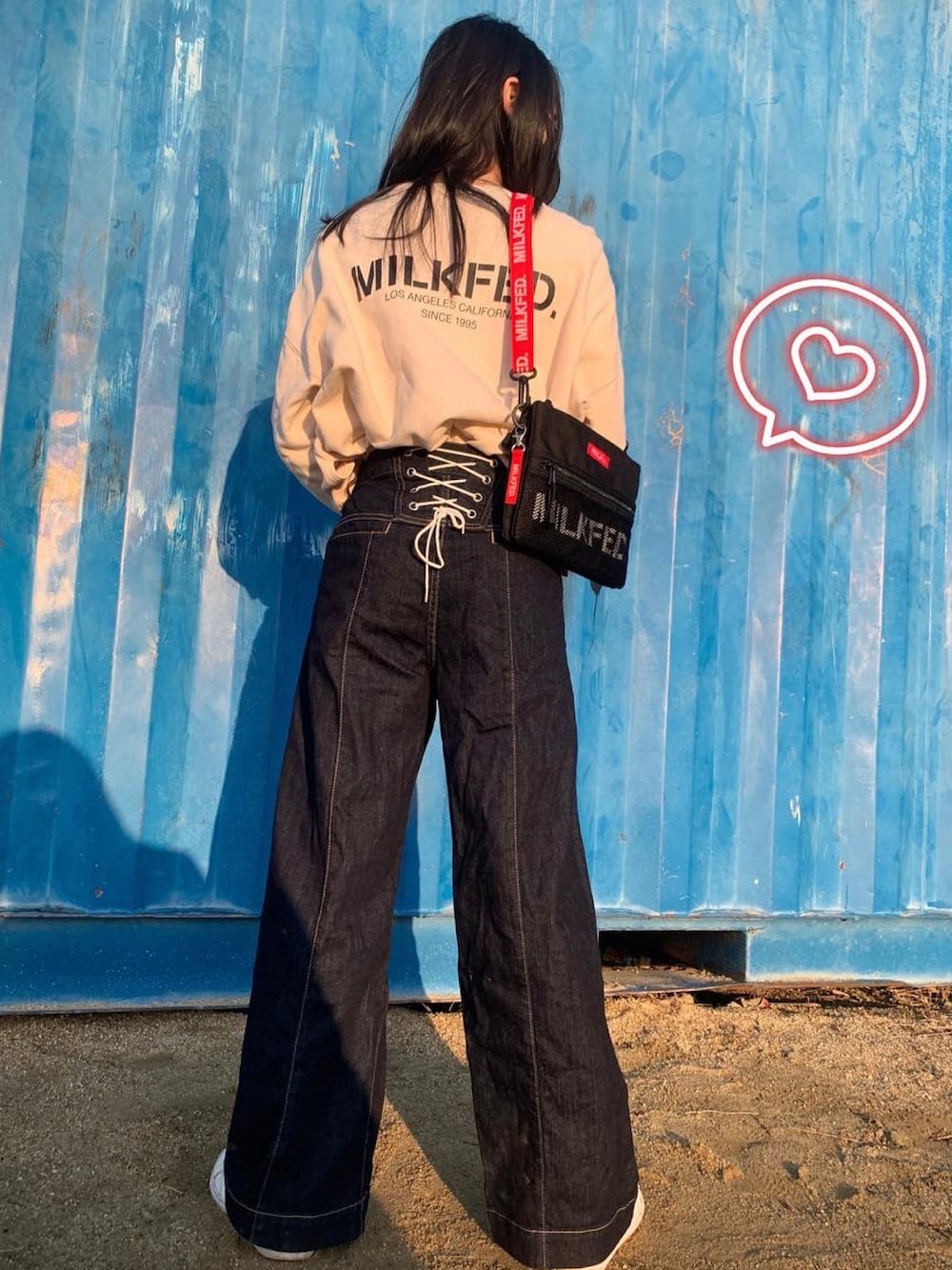 「ジュニア、中学生、MILKFED.、デニム、ストリート、スニーカーコーデ、モノトーン、デニムパンツ、used mix」｜「MILKFED.のデニムパンツ（デニムパンツ、ブルー系）」を使った、RINKA&REIさん（レディース・157cm）の春コーディネートの1枚目の写真