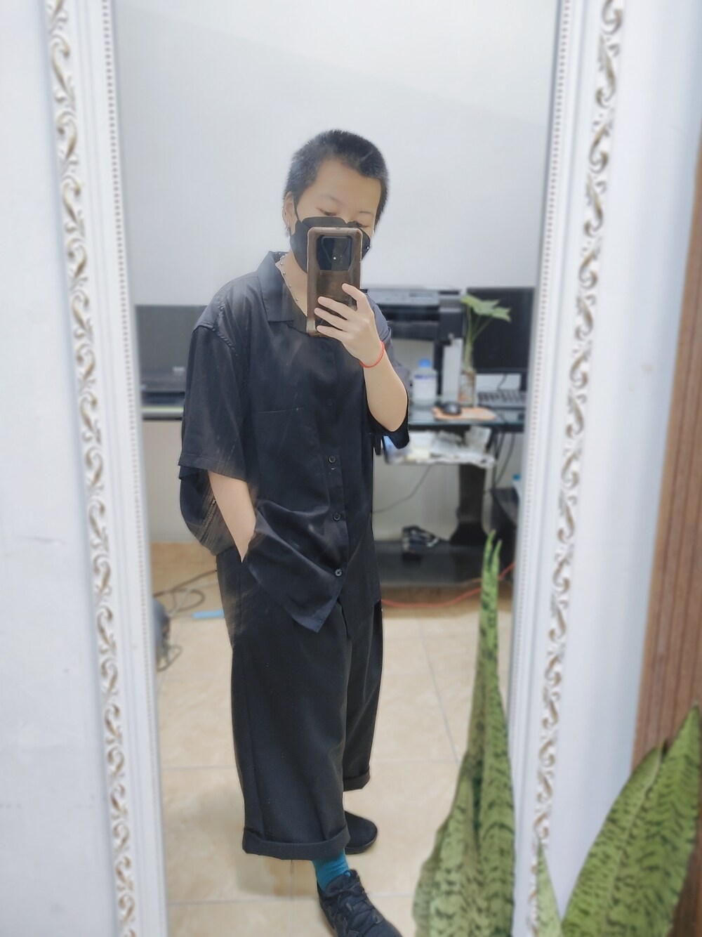 「矮個子穿搭、低身長、低身長コーデ、低身長女子、黑色、黑、black」｜「GUのアイテム（シャツ/ブラウス、ブラック系）」を使った、MEATさん（レディース・142cm）の秋コーディネートの1枚目の写真