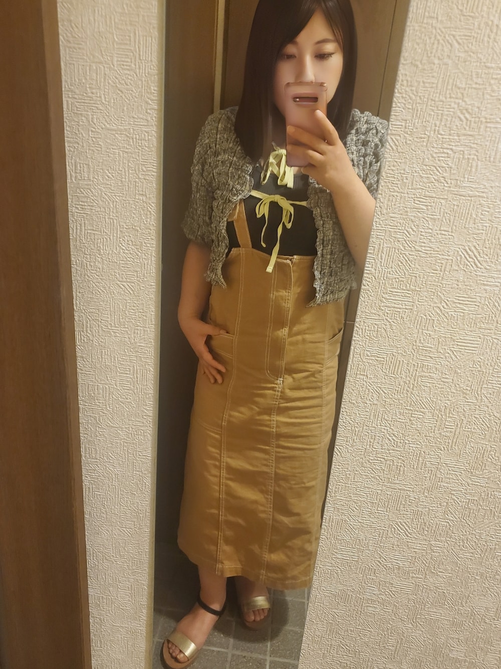 「カジュアルコーデ、低身長女子、カーティガン、ポコポコ、サロペット」｜「w closetの【前後2WAY】ポコポコクルーネックカーディガン（カーディガン/ボレロ、イエロー系）」を使った、ゆんさん（レディース・154cm）の夏コーディネートの1枚目の写真