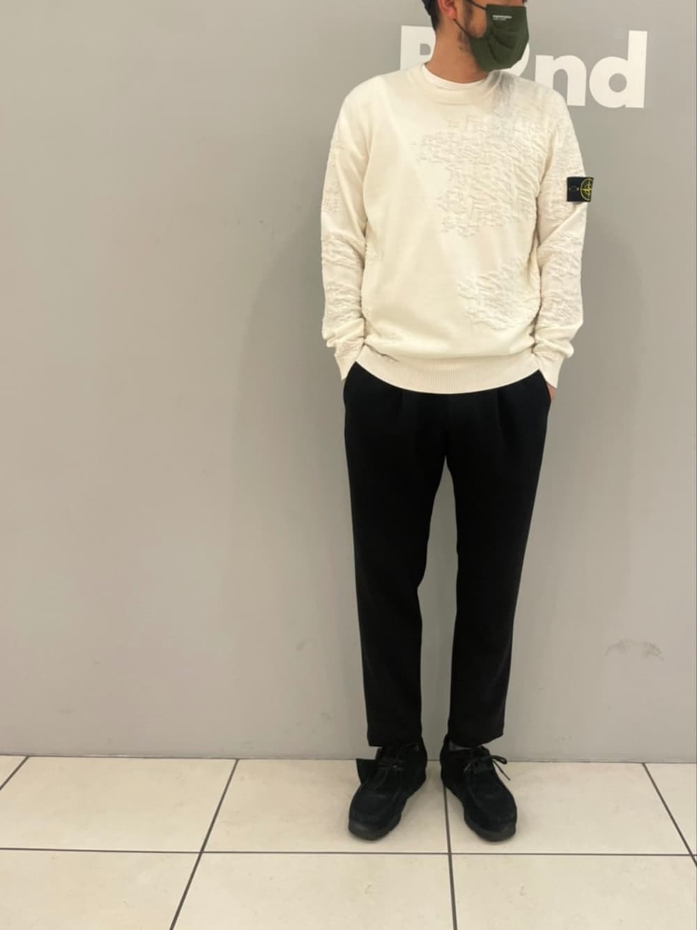 STONE ISLANDのニット/セーターを使った人気ファッション