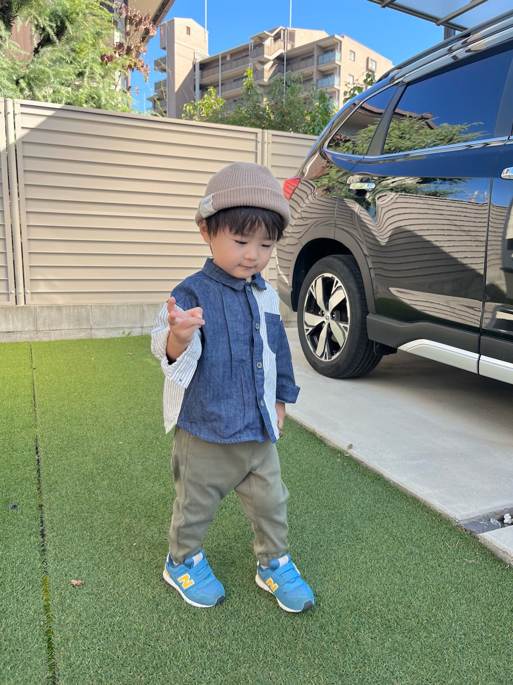 「ピースができる様になった、２歳半男の子、やっと11キロ超えた、ニット帽小さい…、休日スタイル、ニット帽、秋コーデ、男の子コーデ」｜「apres les coursの【リンクコーデ可能】異素材切替シャツ（シャツ/ブラウス、その他）」を使った、ＫＫさん（キッズ・70cm）の秋コーディネートの1枚目の写真