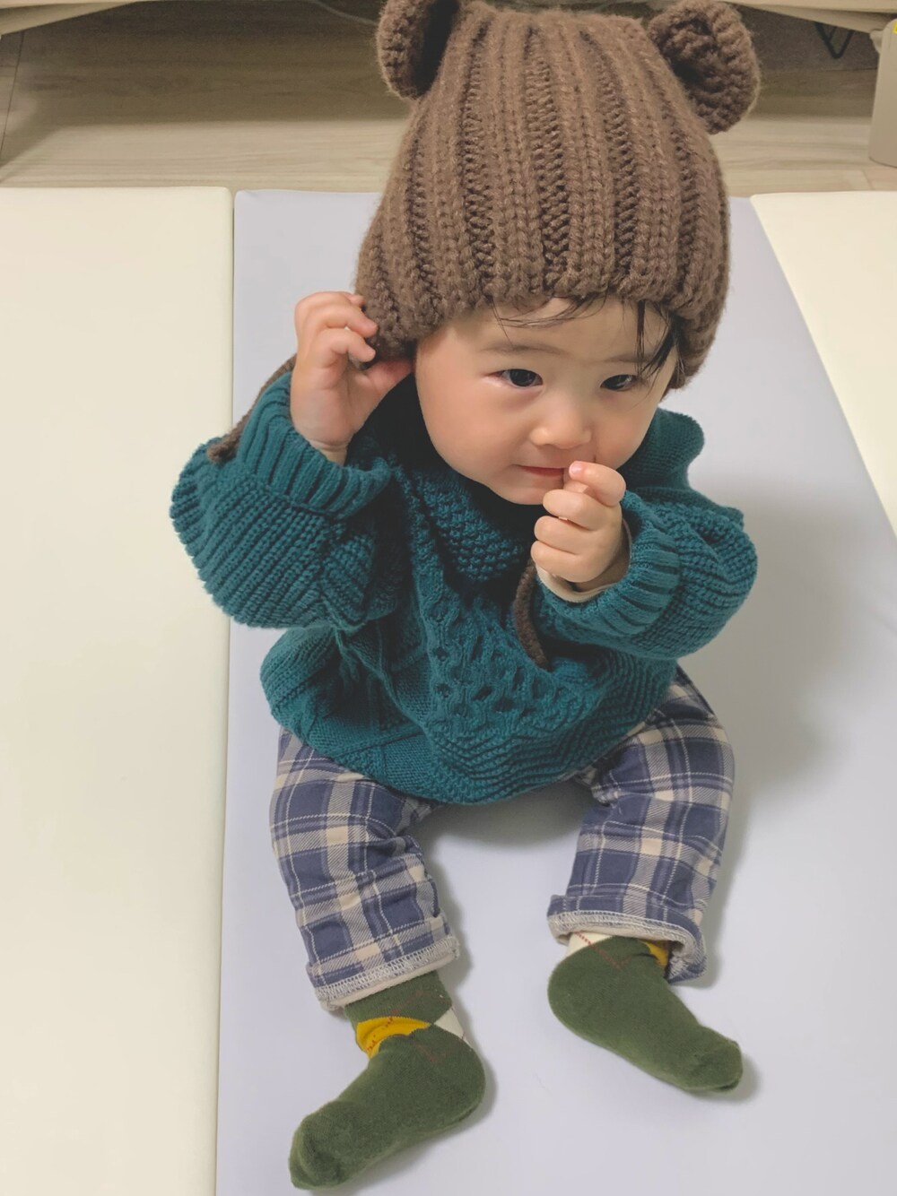 「むすこーで、グリーン、ニットコーデ、生後9ヶ月」｜「BREEZEのウォッシャブルニット（ニット/セーター、グリーン系）」を使った、ＫＫさん（キッズ・70cm）の冬コーディネートの1枚目の写真