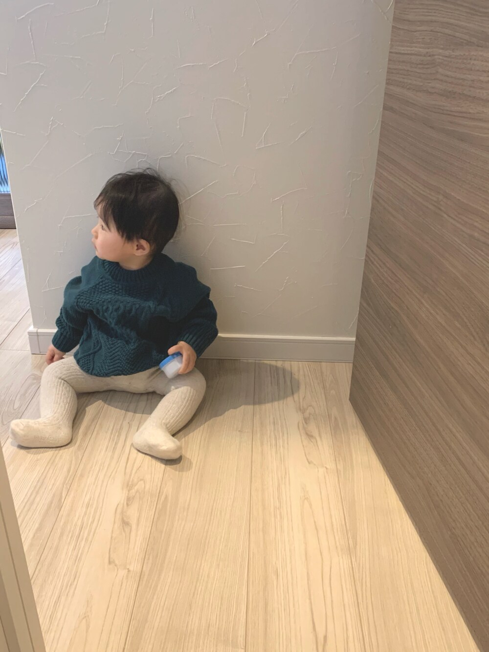 「GAPbaby、むすこーで、おしりにクマさん、くまタイツ、あったかコーデ」｜「BREEZEのウォッシャブルニット（ニット/セーター、グリーン系）」を使った、ＫＫさん（キッズ・70cm）の冬コーディネートの1枚目の写真