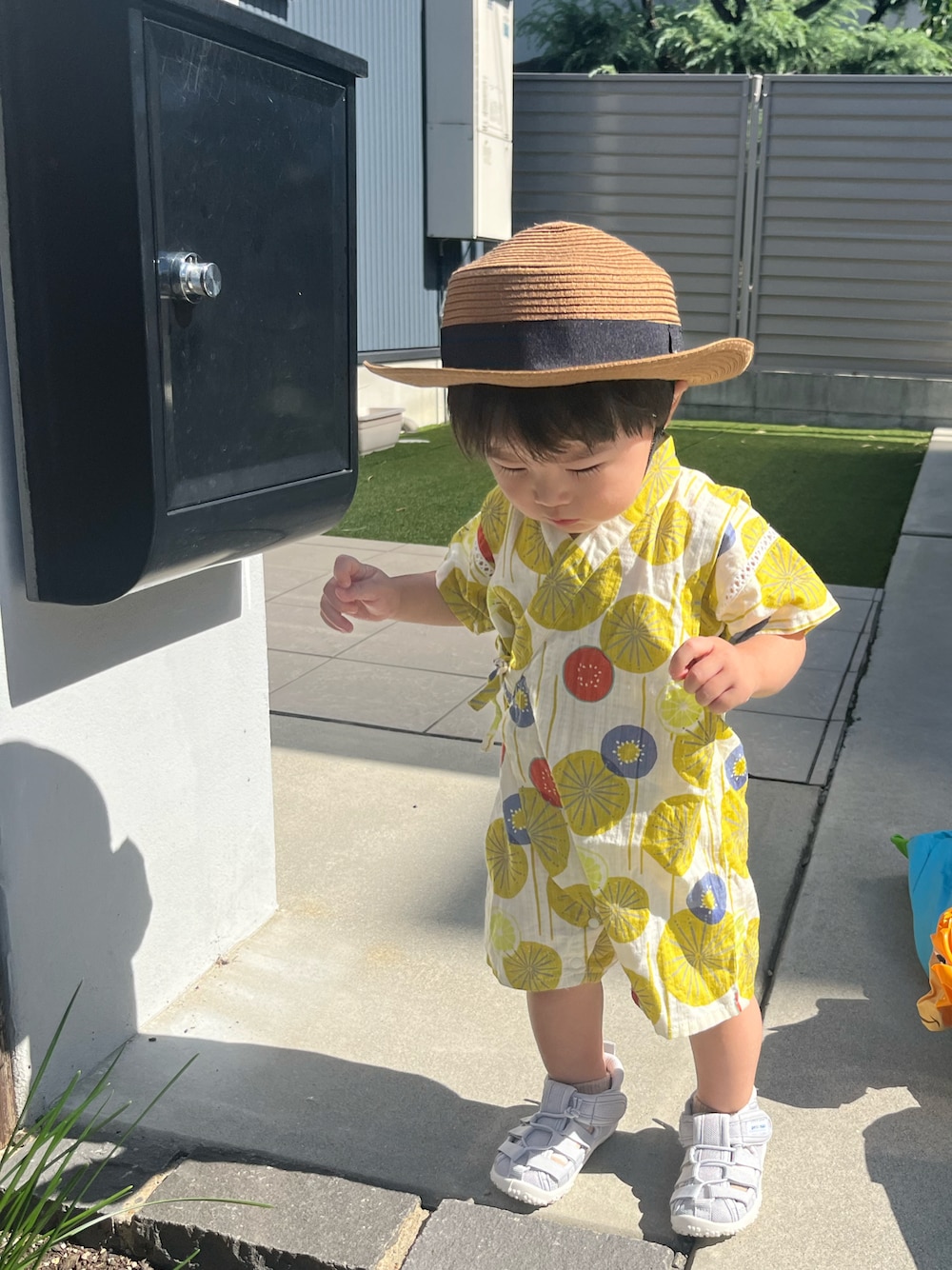 「夏コーデ、甚平、甚平ロンパース、むすこーで、夏映え浴衣コーデ」｜「apres les coursのカンカン帽_UVカット（ハット、ブラウン系）」を使った、ＫＫさん（キッズ・70cm）の夏コーディネートの1枚目の写真