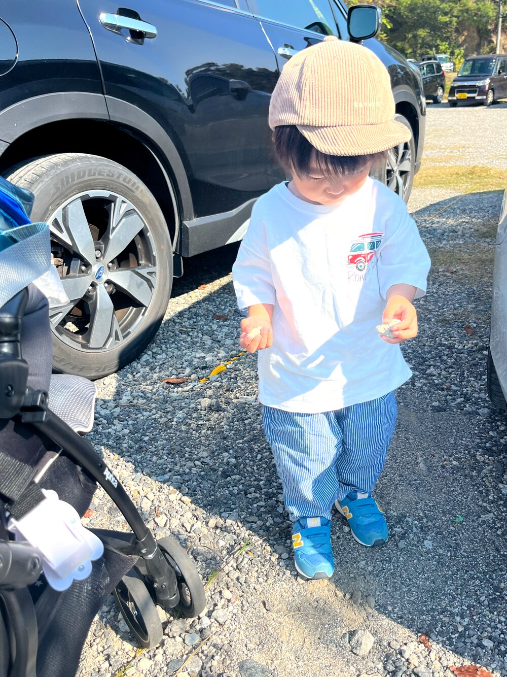 「男の子、キャップ、秋コーデ」｜「ZARA KIDSのアイテム（Tシャツ/カットソー、ホワイト系）」を使った、ＫＫさん（キッズ・70cm）の秋コーディネートの1枚目の写真