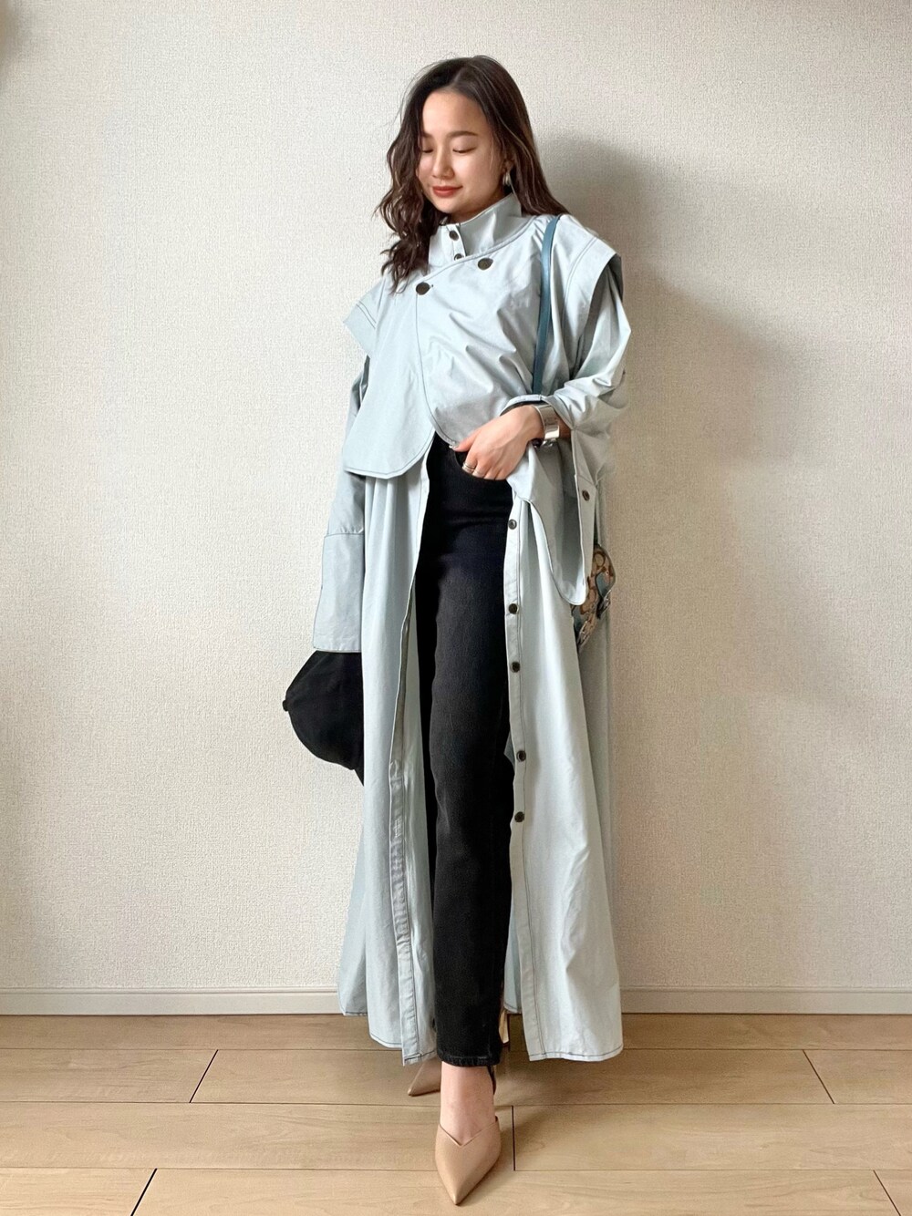 「春服みてみて、休日スタイル、春カラー、低身長コーデ、プチプラ、低身長女子、トレンチコート、HANNE、hanne_ootd、アン、大人カジュアル、着回しコーデ、オフィスカジュアル、シンプルコーデ、低身長」｜「HANNEのﾛﾝｸﾞｼｬﾂｱｳﾀｰ（ノーカラーコート、グレー系）」を使った、  𝑅𝐼𝑁𝐴さん（レディース・152cm）の春コーディネートの1枚目の写真